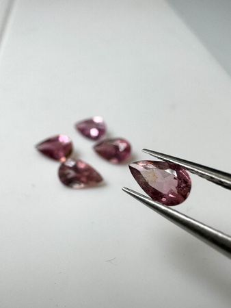 Turmalin fasetowany różowy gruszka 5 x 3 mm