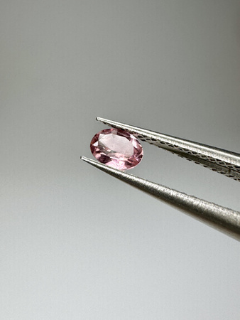 Turmalin fasetowany różowy owal 4x3 mm