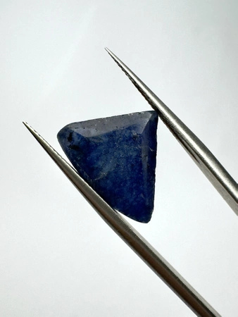 Szafir niebieski nieregularny fasetowany 14,4x12,5 mm