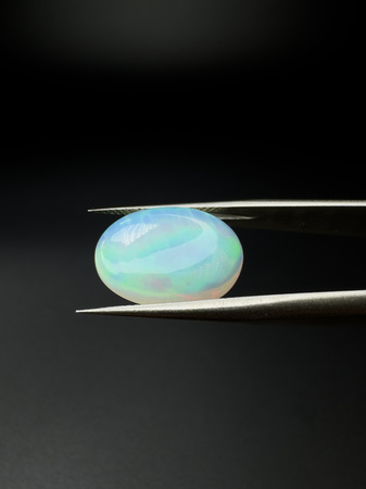 Opal naturalny kaboszon owal 14,93 x 11,66 mm