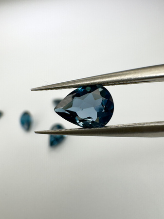 Topaz london blue gruszka fasetowany 8x6 mm