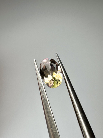 Turmalin fasetowany różowo zielony owal 6x4 mm