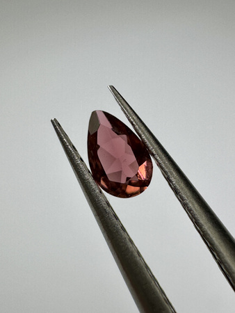 Turmalin fasetowany różówy gruszka 5 x 3 mm