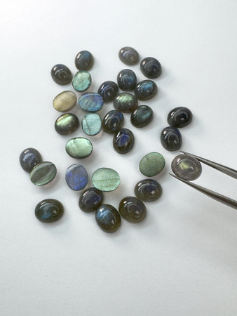 Labradoryt naturalny kaboszon owal 11x9 mm