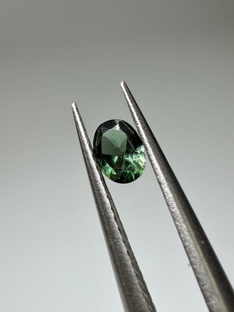 Turmalin fasetowany ciemny zielony owal 4x3 mm