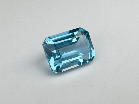Topaz niebieski oktagon fasetowany 7x5 mm
