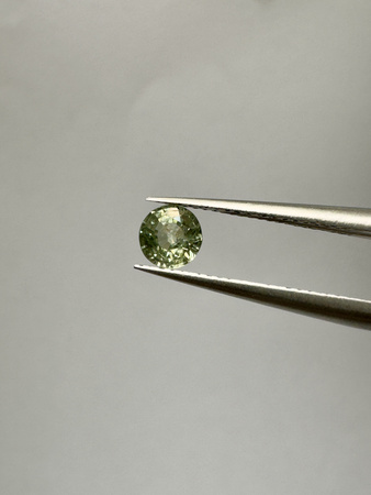 Szafir zielony naturalny fasetowany okrągły fi 4 mm