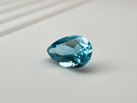 Topaz niebieski gruszka fasetowany 6x4 mm