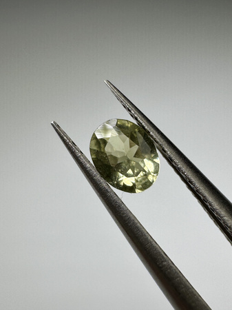 Turmalin fasetowany zielony owal 5 x 4 mm