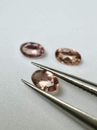 Turmalin fasetowany jasny różowy owal 5 x 3 mm