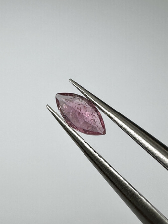 Turmalin fasetowany różowy markiza 6,7 x 3,3 mm