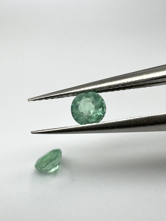 Szmaragd naturalny okrągły fasetowany fi 4 mm