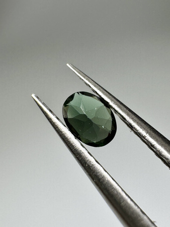 Turmalin fasetowany ciemny zielony owal 4x3 mm
