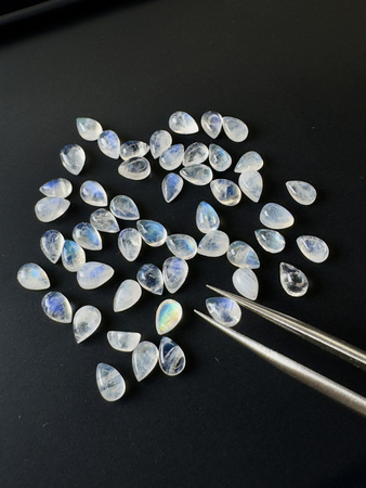 Tęczowy kamień księżycowy naturalny kaboszon owal 6x4 mm