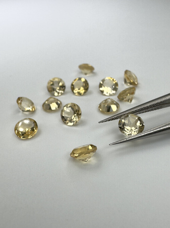 Cytryn naturalny fasetowany okrągły fi 5 mm
