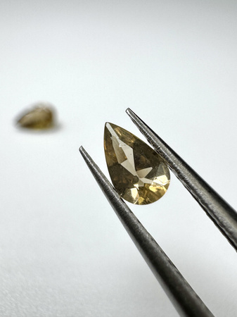 Turmalin fasetowany miedziany gruszka 5 x 3 mm