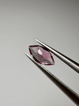 Turmalin fasetowany różowy markiza 6,5 x 3,2 mm