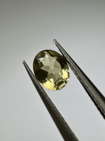 Turmalin fasetowany zielony owal 5 x 4 mm