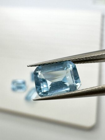 Niebieski topaz oktagon fasetowany 8x6 mm