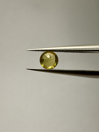 Szafir żółty naturalny fasetowany okrągły fi 4 mm
