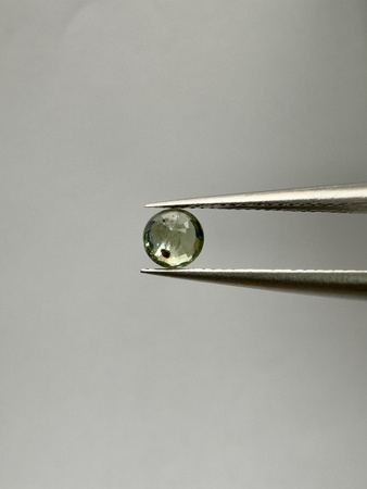 Szafir zielony naturalny fasetowany okrągły fi 4 mm