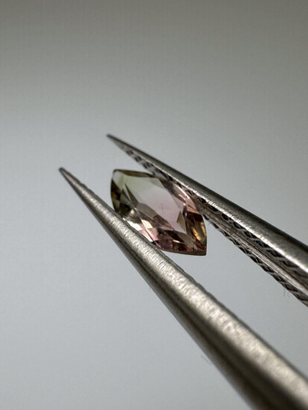 Turmalin fasetowany różowy zielony dwukolorowy markiza 7 x 3,5 mm