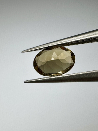 Turmalin fasetowany oliwkowy owal 6x4 mm