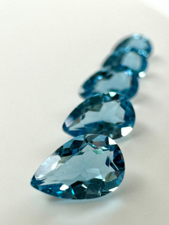 Topaz niebieski gruszka fasetowany 6x4 mm