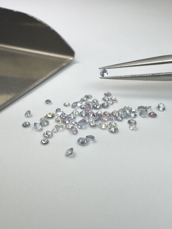 Szafir MIX multi kolor naturalny okrągły fasetowany fi 1,6 - 1,8 mm 
