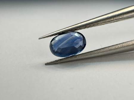 Szafir ciemnoniebieski owal fasetowany 6x4 mm