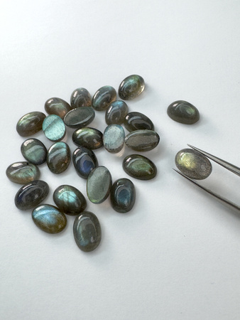 Labradoryt naturalny kaboszon owal 12x8 mm
