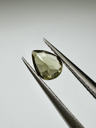Turmalin fasetowany zielony gruszka 5 x 4 mm