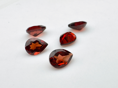 Granat rodolit  gruszka fasetowany 4x3 mm