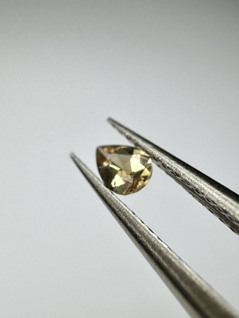 Turmalin fasetowany żółty gruszka 4x3 mm