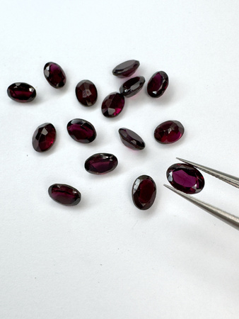 Granat rodolit  naturalny fasetowany owal 7x5 mm