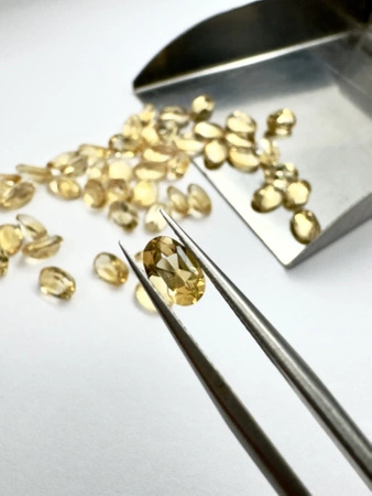 Cytryn fasetowany owal 6x4 mm