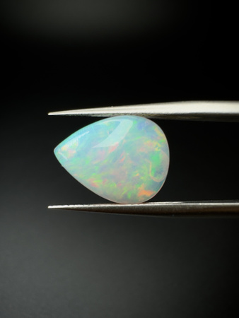 Opal naturalny kaboszon gruszka 13,91 x 10,83 mm