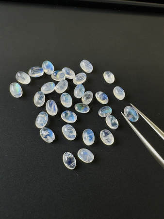 Tęczowy kamień księżycowy naturalny kaboszon owal 6x4 mm