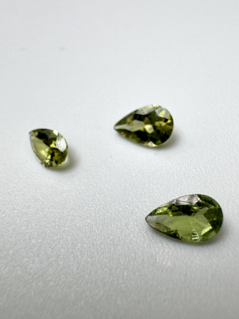 Turmalin fasetowany zielony gruszka 5 x 3 mm