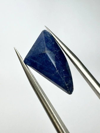 Szafir niebieski nieregularny fasetowany 18x13 mm