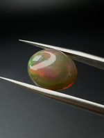 Opal ciemny naturalny kaboszon owal 13,61 x 11,45 mm