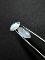Moonstone rainbow kamień księżycowy kaboszon para markiza 12x6 mm