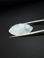 Moonstone rainbow kamień księżycowy fasetowany kaboszon markiza 16,4x8,3 mm