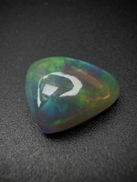 Opal ciemny naturalny kaboszon trylion 11,70 mm