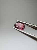 Turmalin fasetowany ciemny różowy owal 4x3 mm