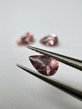 Turmalin fasetowany różowy gruszka 5 x 3 mm