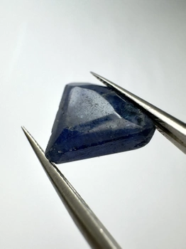 Szafir niebieski nieregularny fasetowany 14,4x12,5 mm