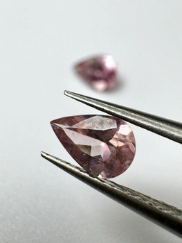 Turmalin fasetowany różowy gruszka 6x4 mm