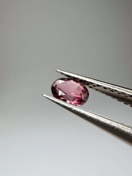 Turmalin fasetowany ciemny różowy owal 4x3 mm