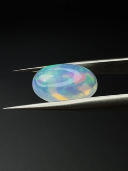 Opal naturalny kaboszon owal 15,3 x 10,5 mm